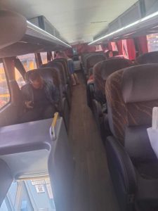 Usuários devidamente orientados sobre a importância do uso do cinto de segurança e os equipamentos adequados para o transporte das criança