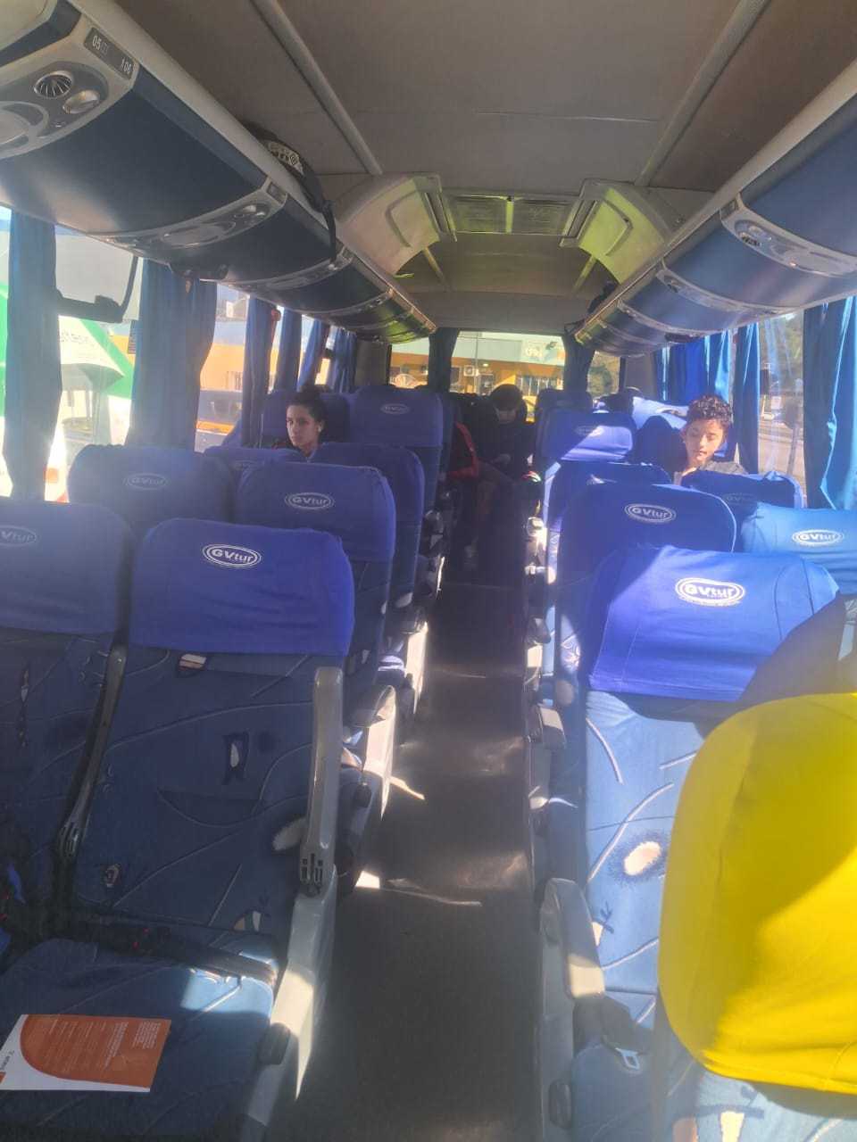 Usuários devidamente orientados sobre a importância do uso do cinto de segurança e os equipamentos adequados para o transporte das criança