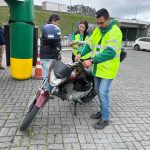 Após as orientações, instalamos antenas corta pipa