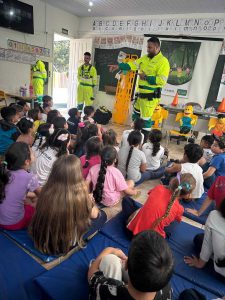 visita da equipe de APH (atendimento pré-hospitalar) que ministrou informações sobre os primeiros socorros, números importantes a serem ligados no caso de ocorrências de urgência e emergência.