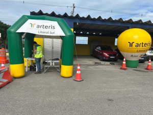 troca dos adesivos refletivos e higienização do capacete.