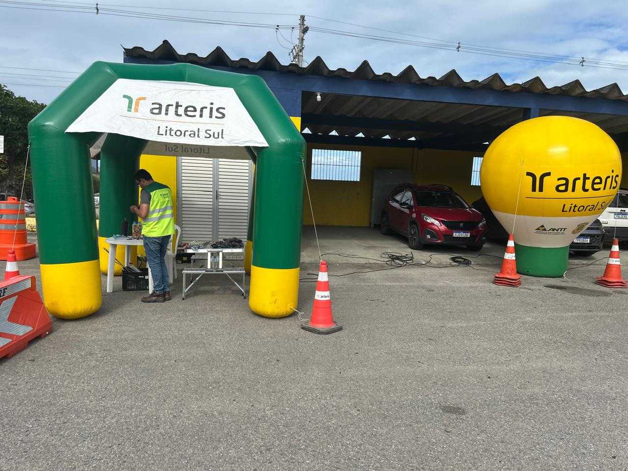troca dos adesivos refletivos e higienização do capacete.