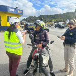 Usuário devidamente orientado sobre trafegar, se exercitar por locais adequados e o uso do capacete