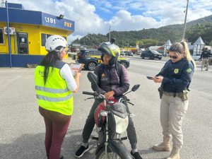 Usuário devidamente orientado sobre trafegar, se exercitar por locais adequados e o uso do capacete