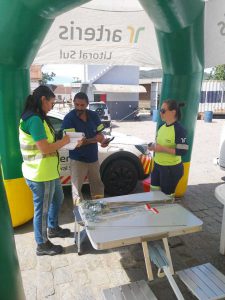 Usuário devidamente orientado sobre trafegar, se exercitar por locais adequados e o uso do capacete.