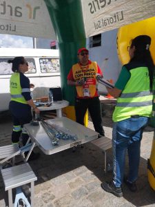 Usuário devidamente orientado sobre trafegar, se exercitar por locais adequados e o uso do capacete.