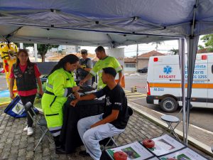 Orientação de saúde, aferição de pressão e batimentos cardíacos