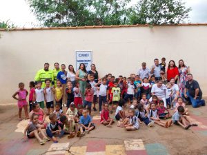 Equipe ViaPaulista,PMRV, alunos e professores reunidos após evento