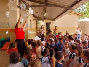 Alunos e professoras prepararam uma apresentação com o tema Dia da Água