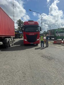 Inspeção do veículo para pequenos reparo.