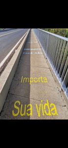 frases motivadoras foram pintadas na calçada do viaduto na altura do km 79 em Araraquara e divulgação do telefone do CVV