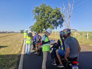 Equipes orientaram motociclistas e passageiros sobre segurança no trânsito