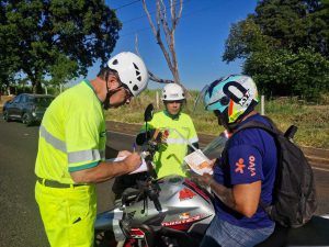 Além de material educativo, quem participou ainda recebeu antena corta pipa e rede aranha