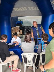 realização de exames básicos de saúde, atividade com teste de percepção no reflexo na Caixa de Espelho