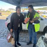 Abordagem e orientação ao motociclista sobre segurança no trânsito.