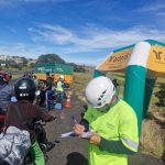 Todos os motociclistas receberam folders e antenas corta pipa