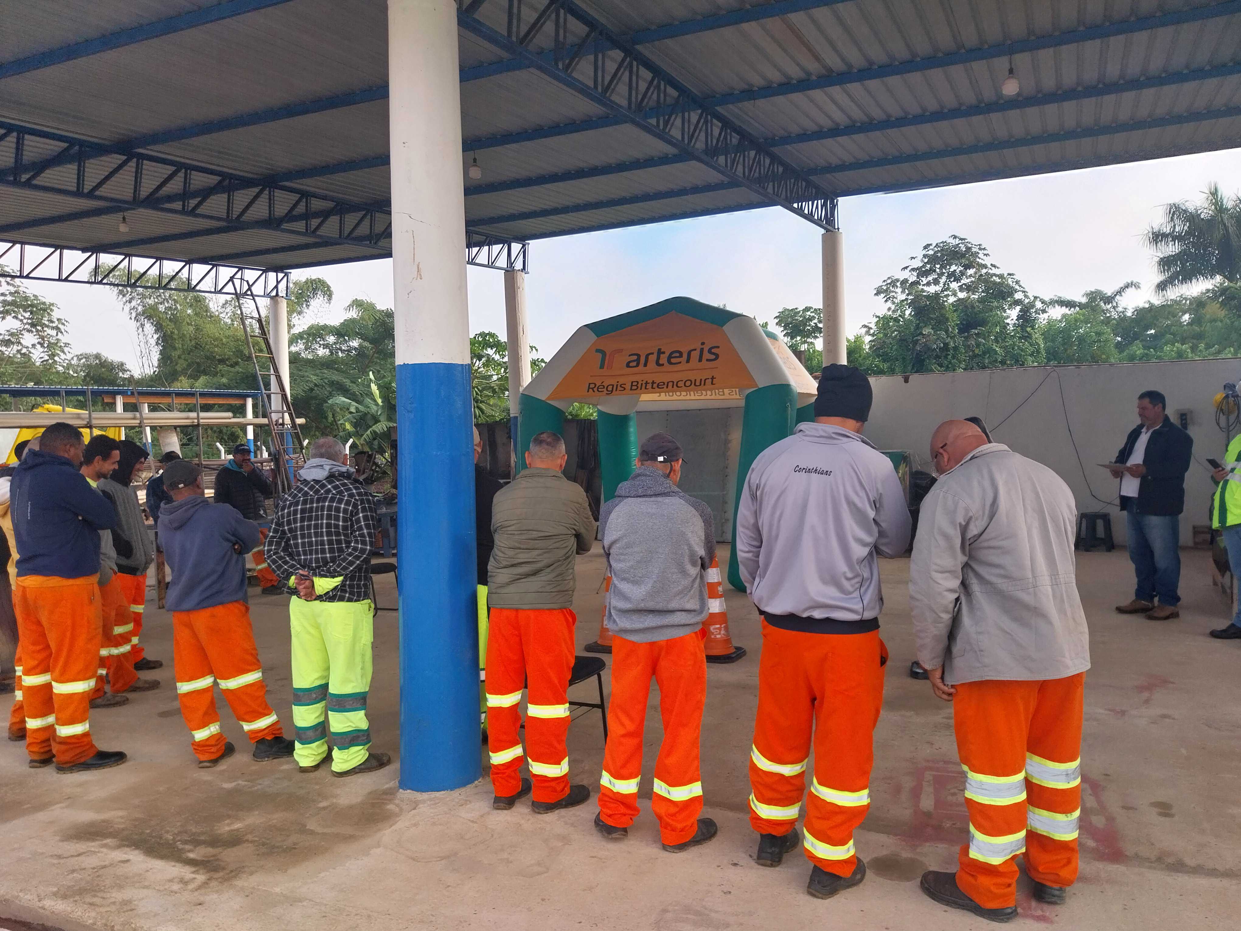 Bate papo com os colaboradores sobre a importância do uso do cinto de segurança.