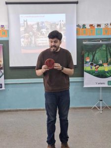 Engenheiro Ambiental da Núcleo Engenharia - Lucas, e a pergunta que não quer calar: E de qual animal silvestre é essa pata?
