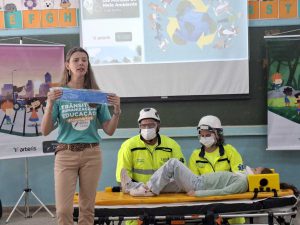 Equipe do Resgate da concessionária demonstrando o trabalho de socorro realizado nas rodovias