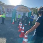 Colaboradores internos utilizando o óculos que simula a sensação de sonolência.