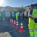 Colaboradores internos utilizando o óculos que simula a sensação de sonolência.