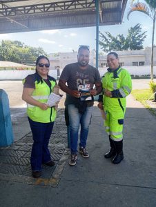 Preenchimento do formulários e entrega de brinde.