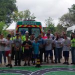 Equipe e assistidos da APAE