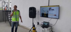 Membro da Equipe Arteris durante a conscientização