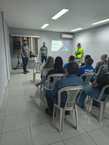 Colaboradores da empresa durante a palestra