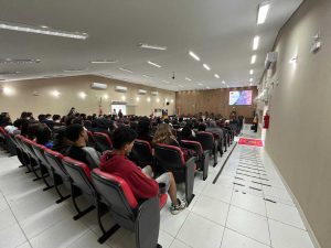 Palestra com orientações.