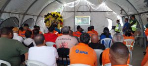 Colaboradores da empresa durante a palestra