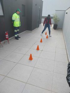 Utilização dos óculos que simulam a sensação de sonolência e embriaguez.