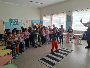 E teve dança!! Coloca as duas mãos no volante e larga o celular!!