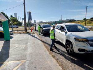 Todos os ocupantes devem usar o cinto de segurança - banco dianteiro e traseiro, crianças e adultos