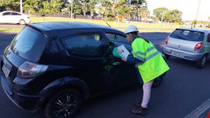 Todos receberam material com dicas de segurança no trânsito e junho verde